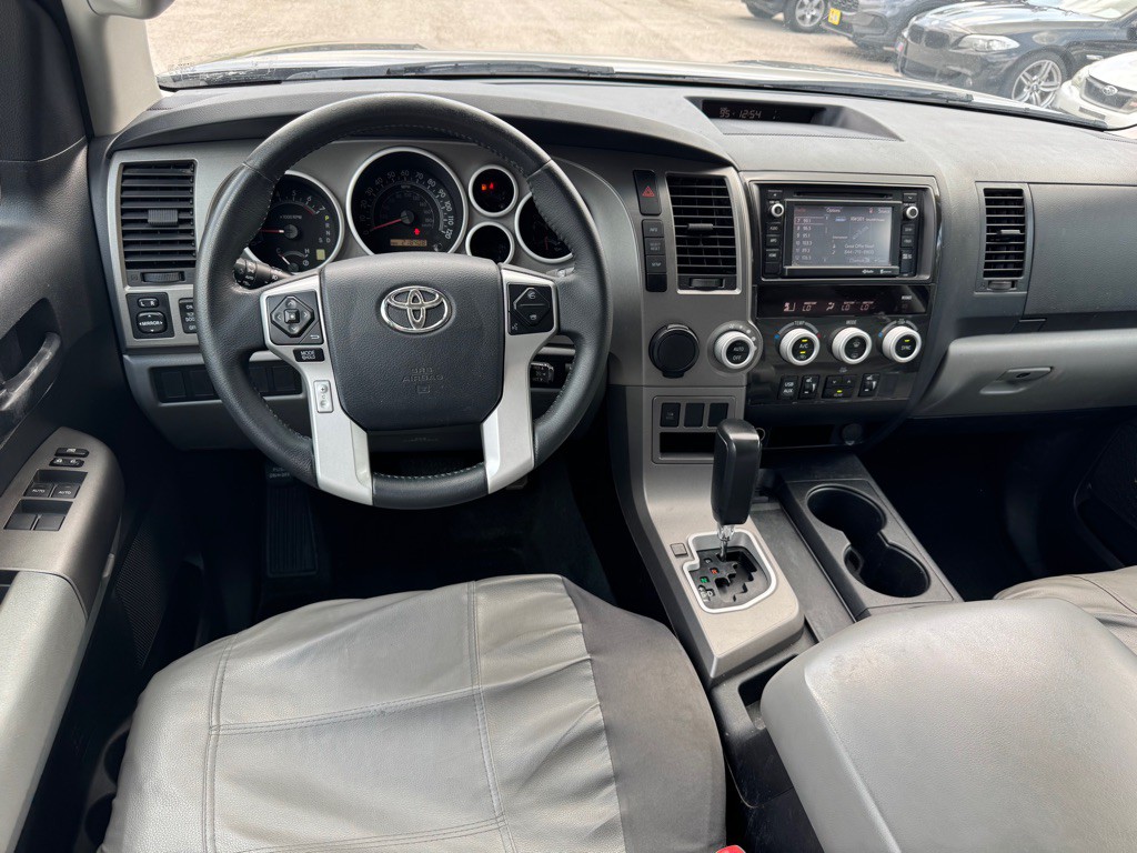 2014 Toyota Sequoia Image 10