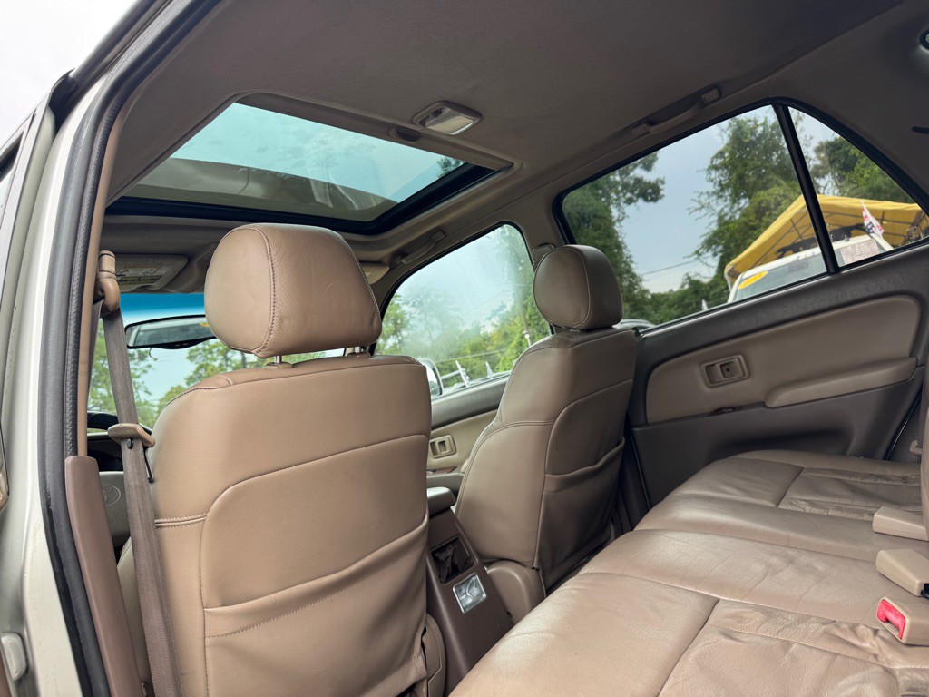 2000 Toyota 4Runner Image 13