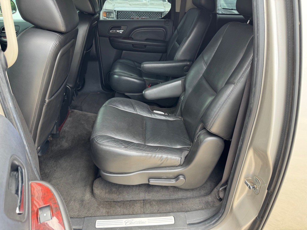 2008 Cadillac Escalade Image 13