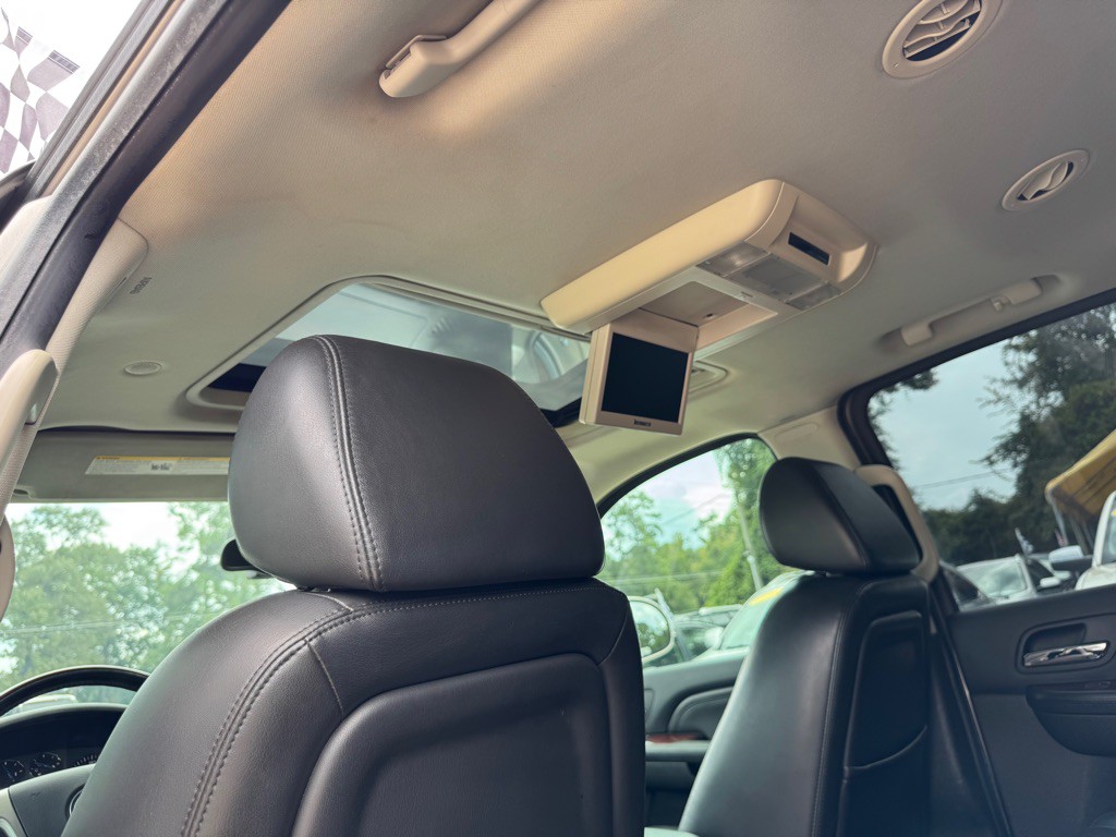 2008 Cadillac Escalade Image 14