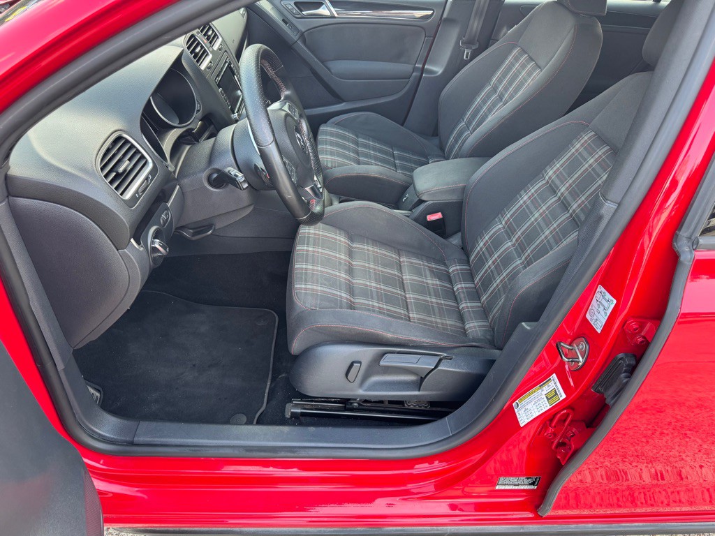 2011 Volkswagen GTI Image 9