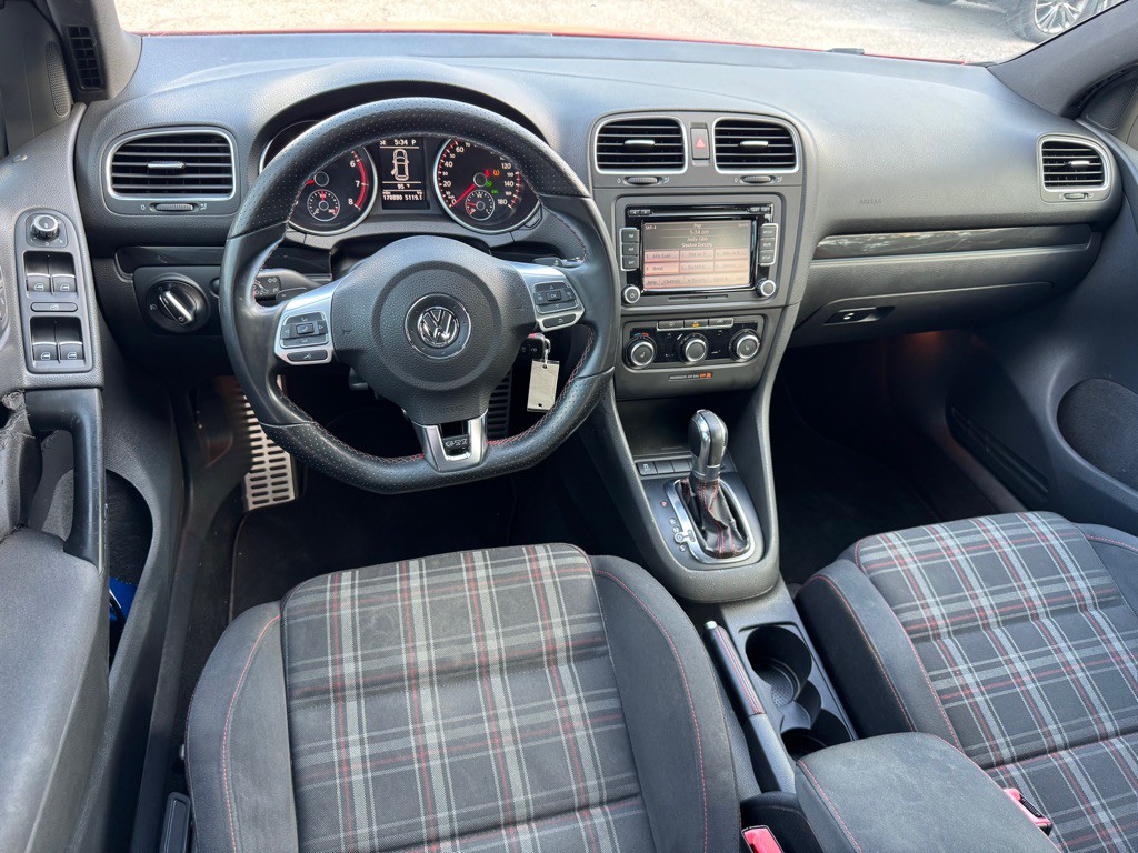 2011 Volkswagen GTI Image 10