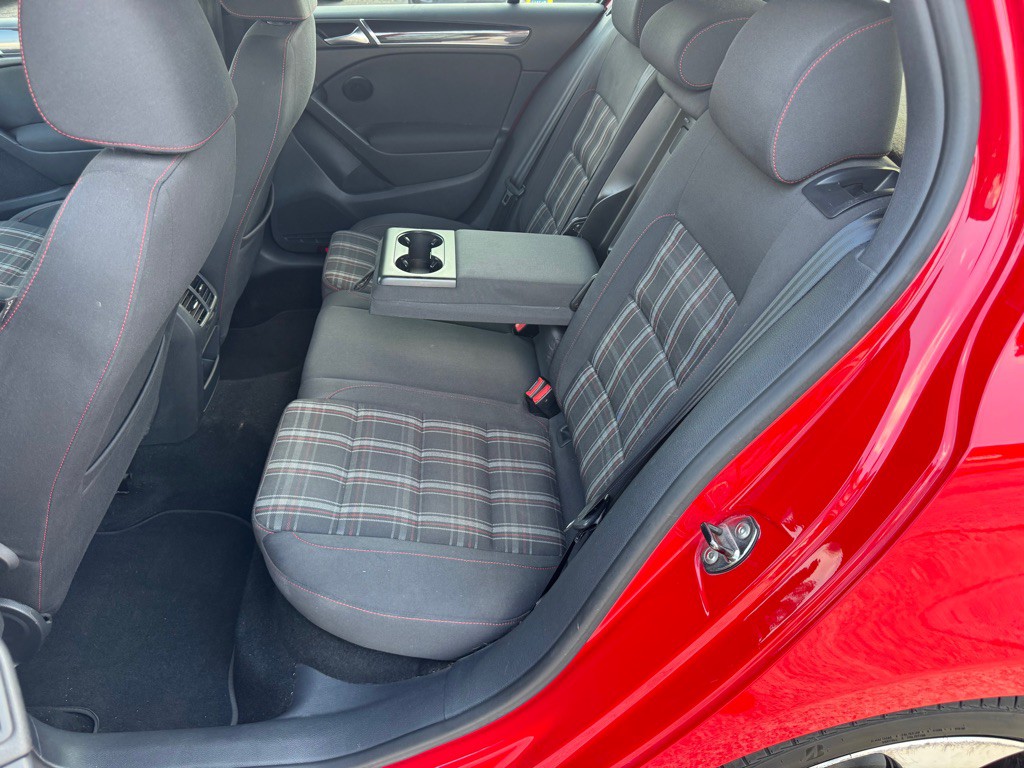 2011 Volkswagen GTI Image 14