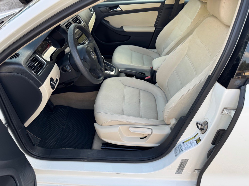 2011 Volkswagen Jetta Image 9