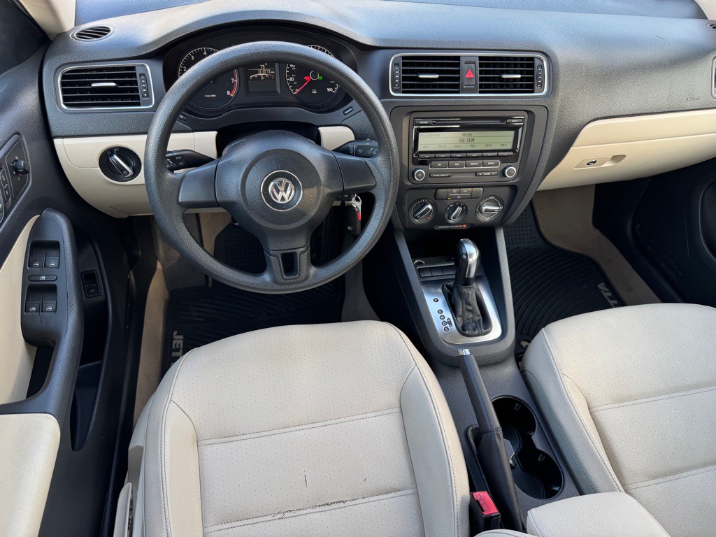 2011 Volkswagen Jetta Image 10