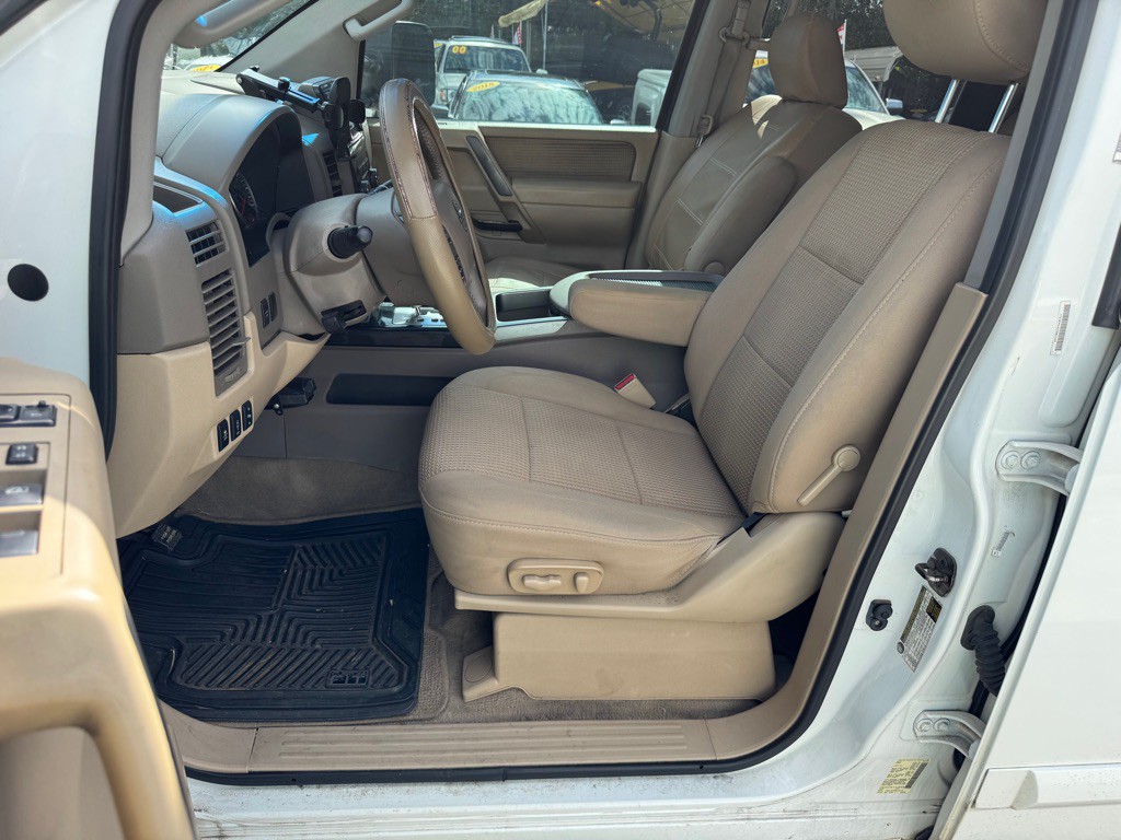 2014 Nissan Titan Image 9