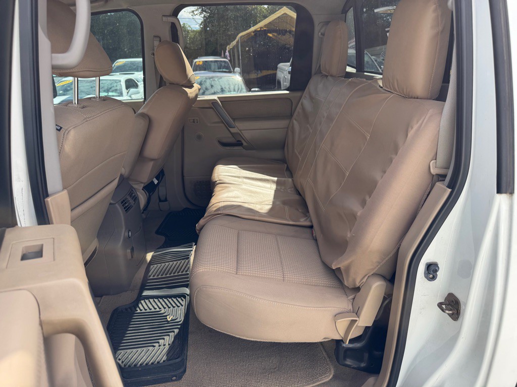 2014 Nissan Titan Image 10