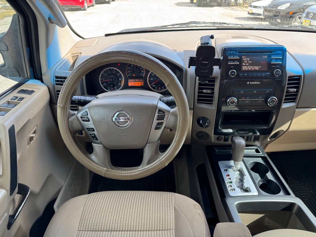 2014 Nissan Titan Image 11