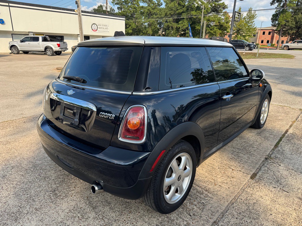 2009 MINI Cooper Image 7