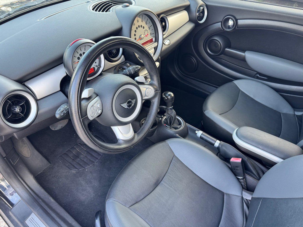 2009 MINI Cooper Image 11