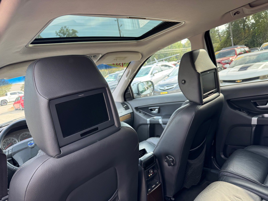 2010 Volvo XC90 Image 12