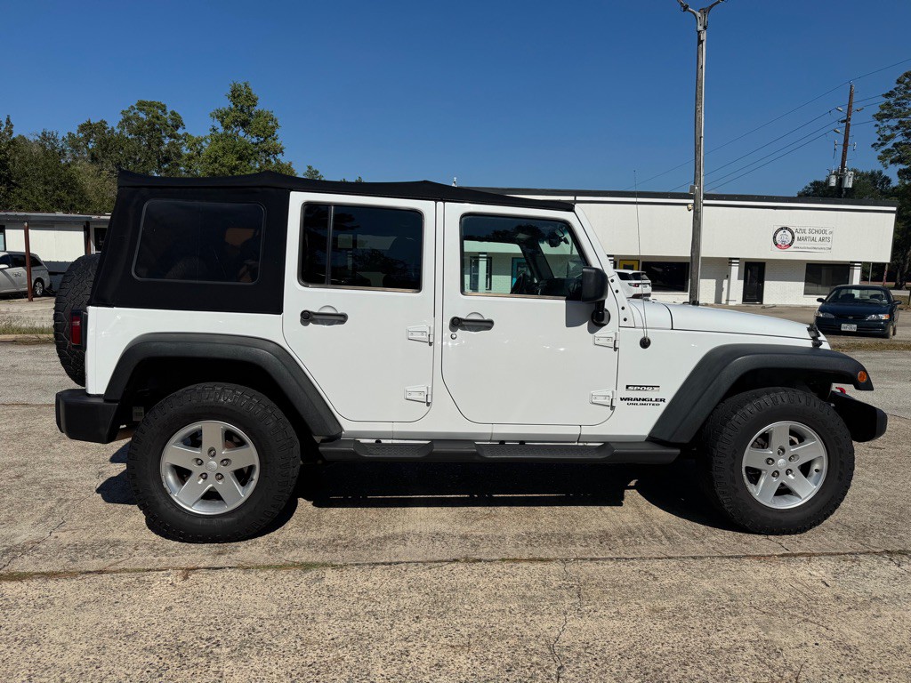 2013 Jeep Wrangler Unlimited Image 8