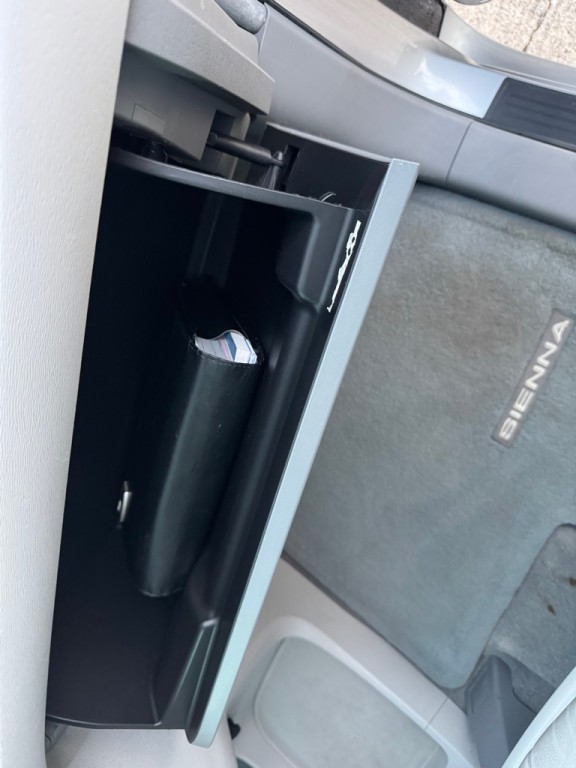 2012 Toyota Sienna Image 17