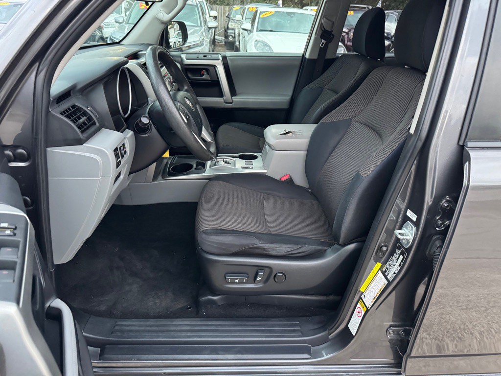 2012 Toyota 4Runner Image 8