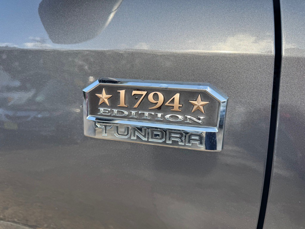 2016 Toyota Tundra Image 2