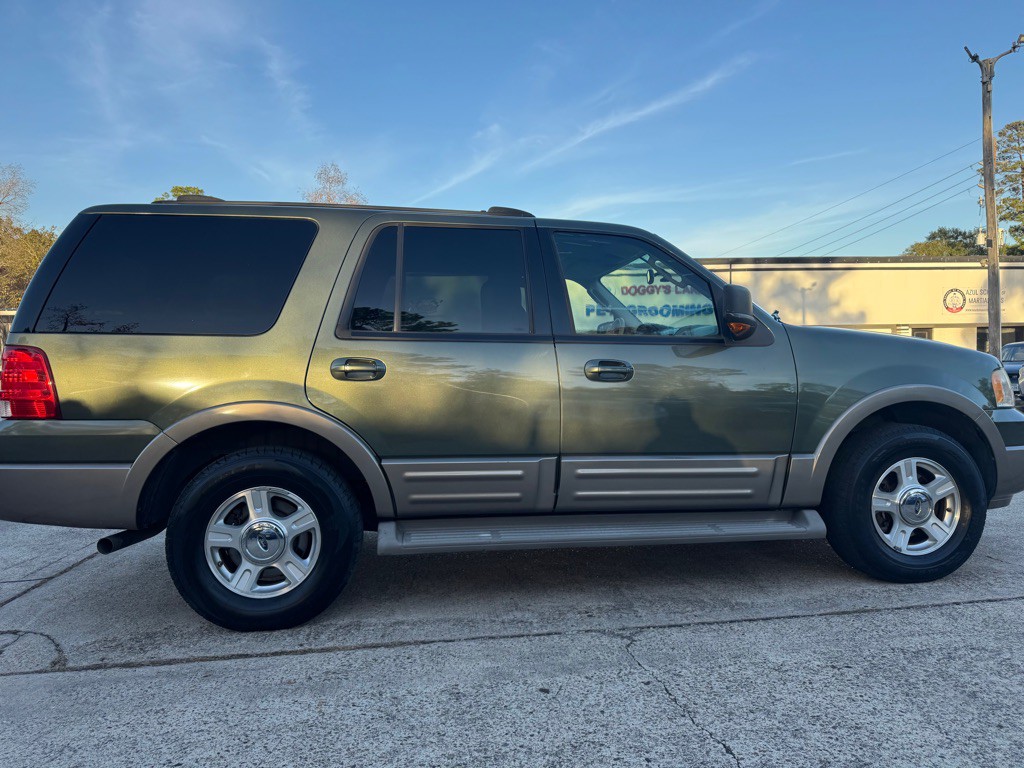 2004 Ford Expedition Image 8