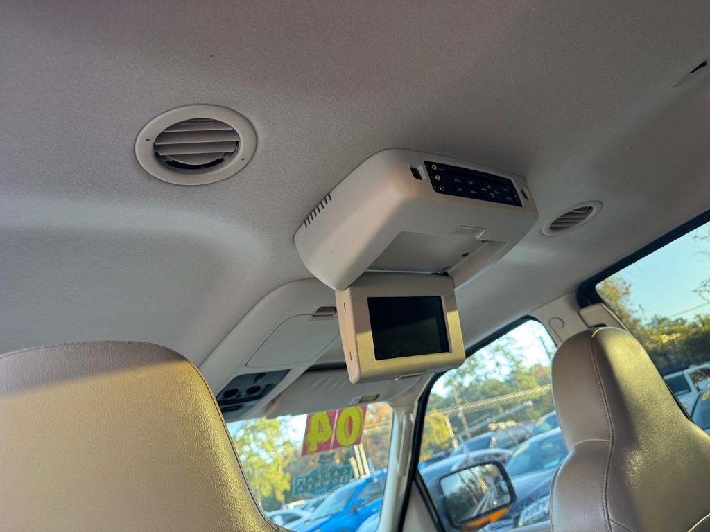 2004 Ford Expedition Image 12