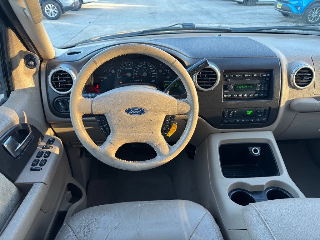 2004 Ford Expedition Image 13