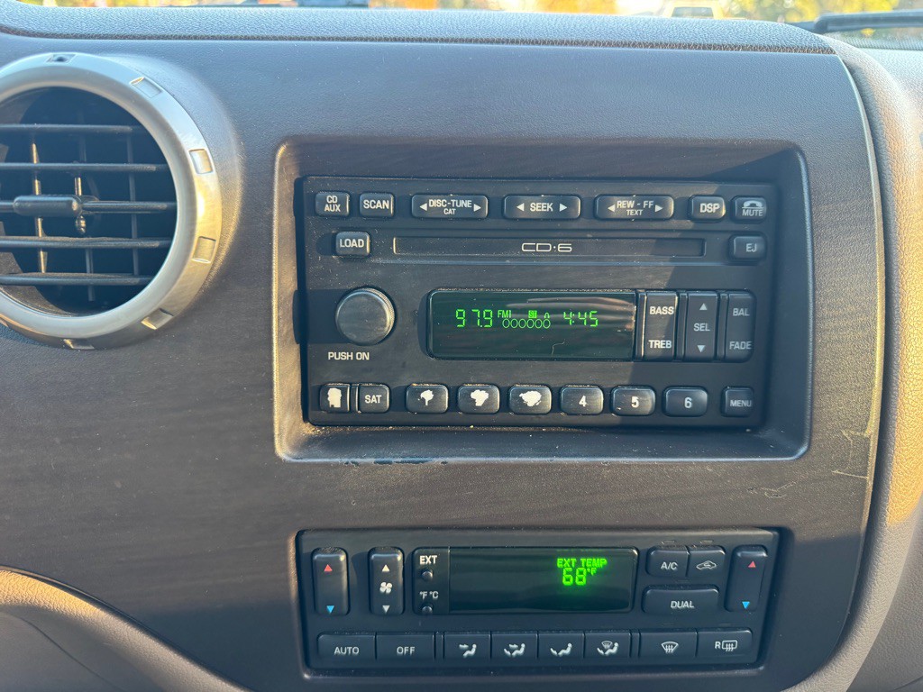 2004 Ford Expedition Image 15