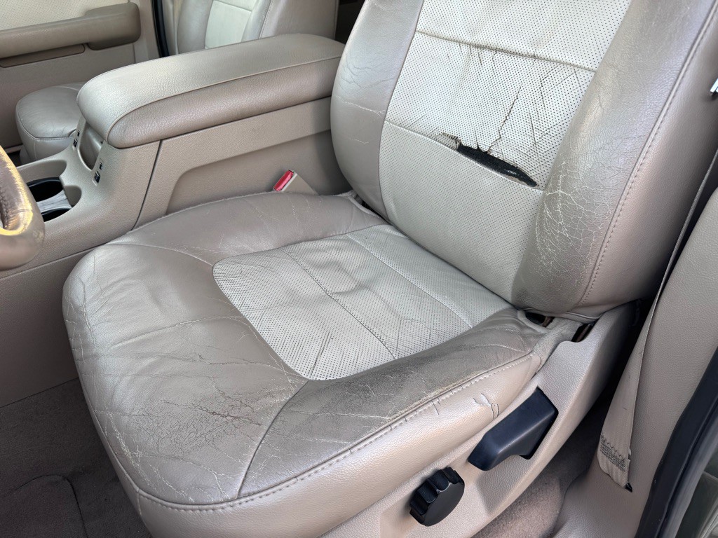2004 Ford Expedition Image 16