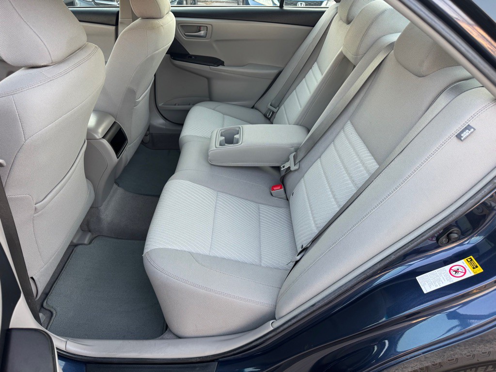 2016 Toyota Camry Image 10