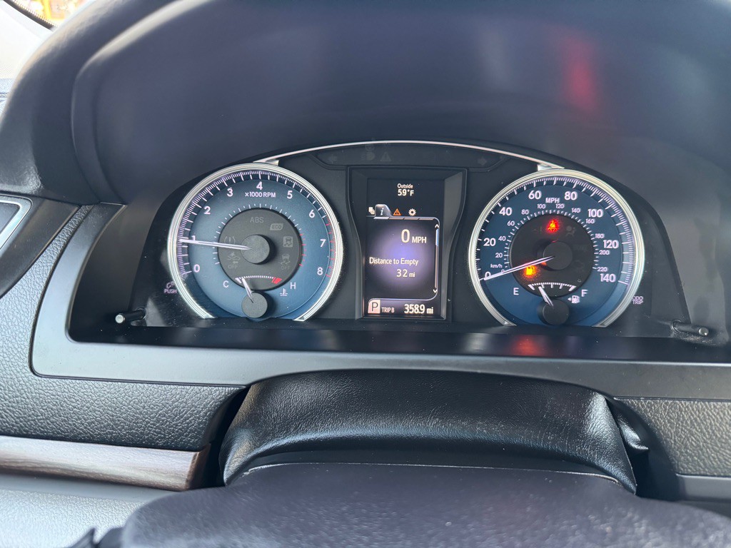 2016 Toyota Camry Image 12