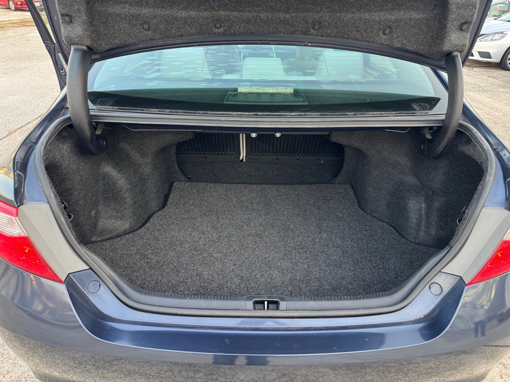 2016 Toyota Camry Image 15