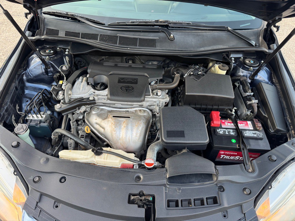 2016 Toyota Camry Image 19