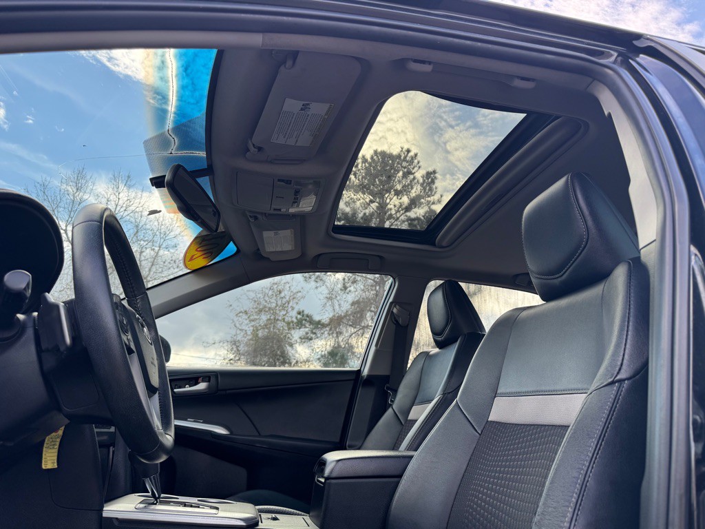 2012 Toyota Camry Image 12