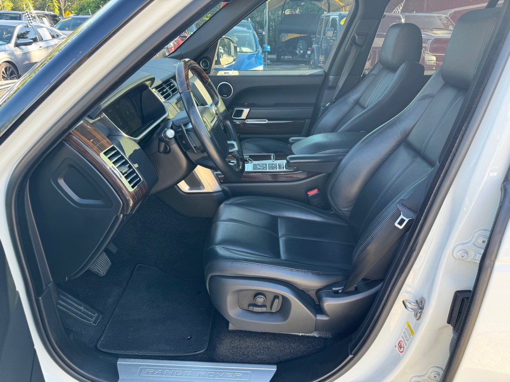 2017 Land Rover Range Rover Image 14