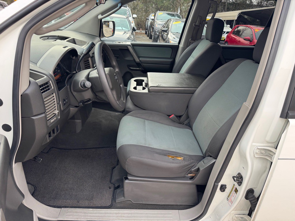2004 Nissan Titan Image 9