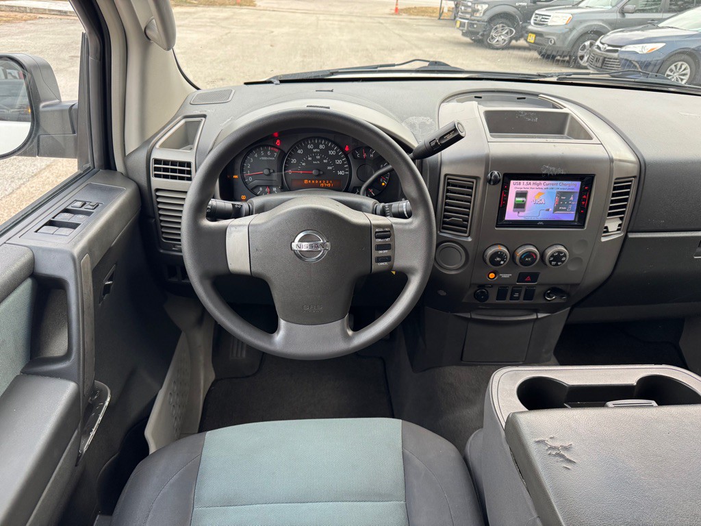 2004 Nissan Titan Image 10
