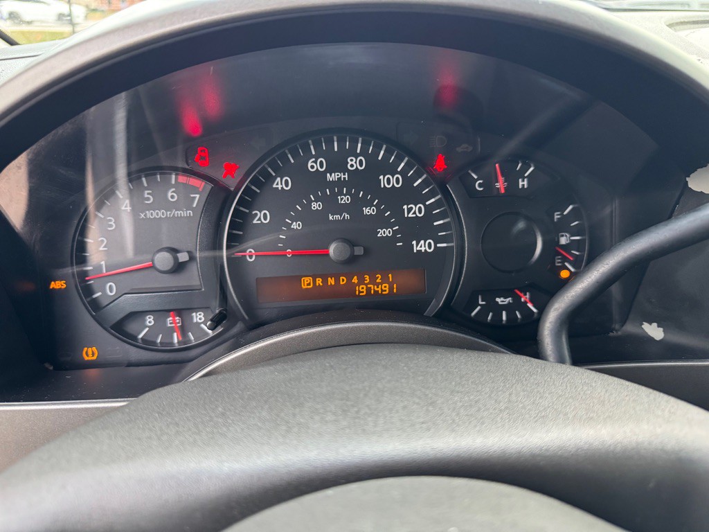 2004 Nissan Titan Image 11