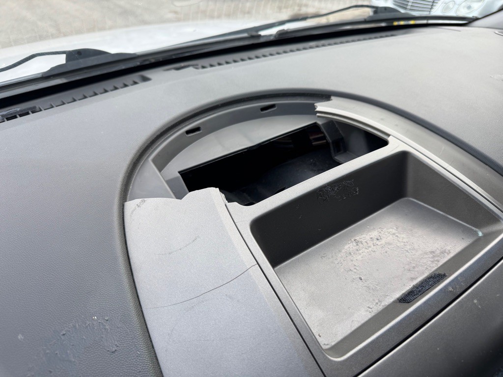 2004 Nissan Titan Image 12