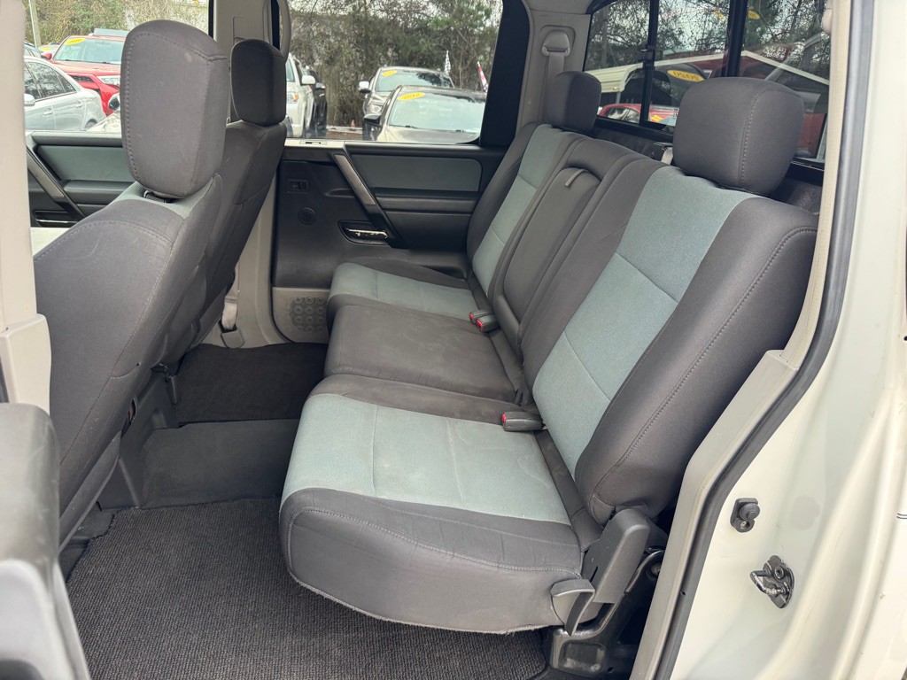 2004 Nissan Titan Image 13