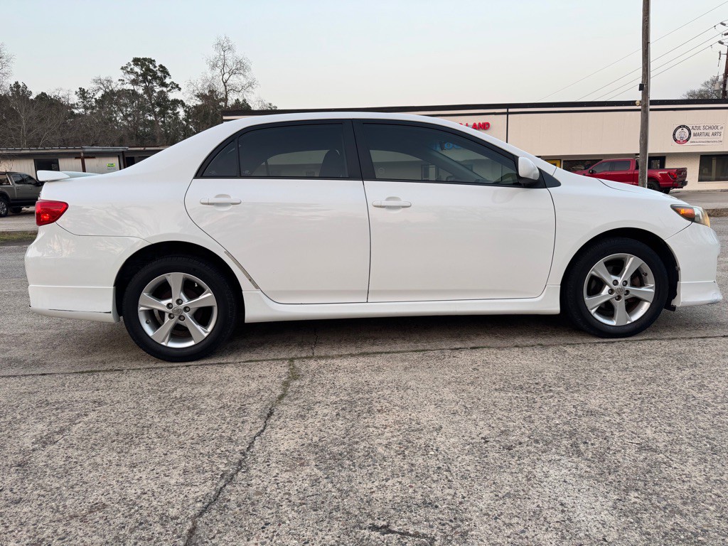 2013 Toyota Corolla Image 8