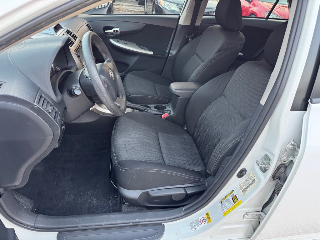 2013 Toyota Corolla Image 9