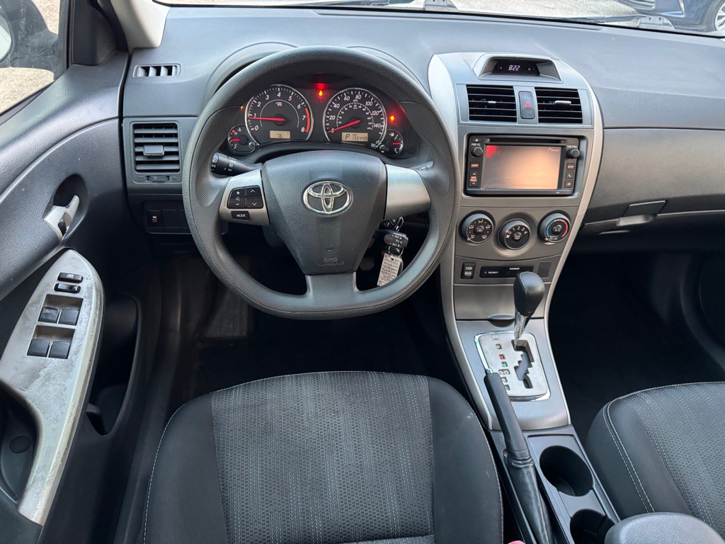 2013 Toyota Corolla Image 11