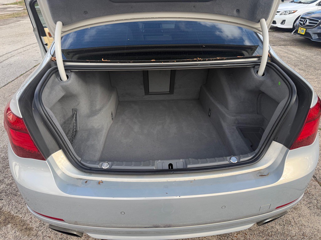 2014 BMW 7 Series Image 9