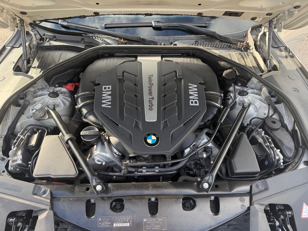 2014 BMW 7 Series Image 11