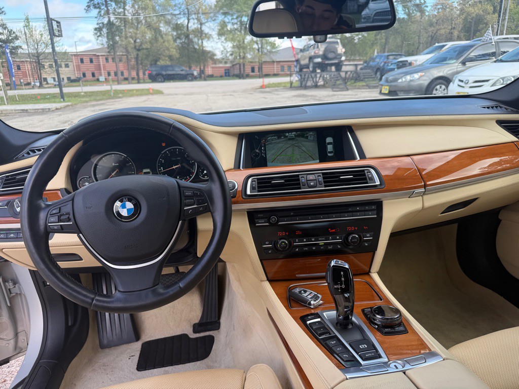2014 BMW 7 Series Image 14