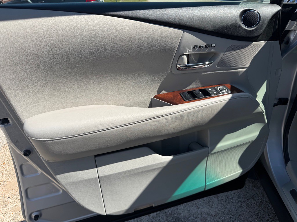 2010 Lexus RX Image 11