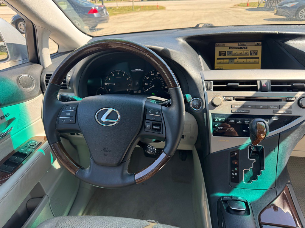 2010 Lexus RX Image 12