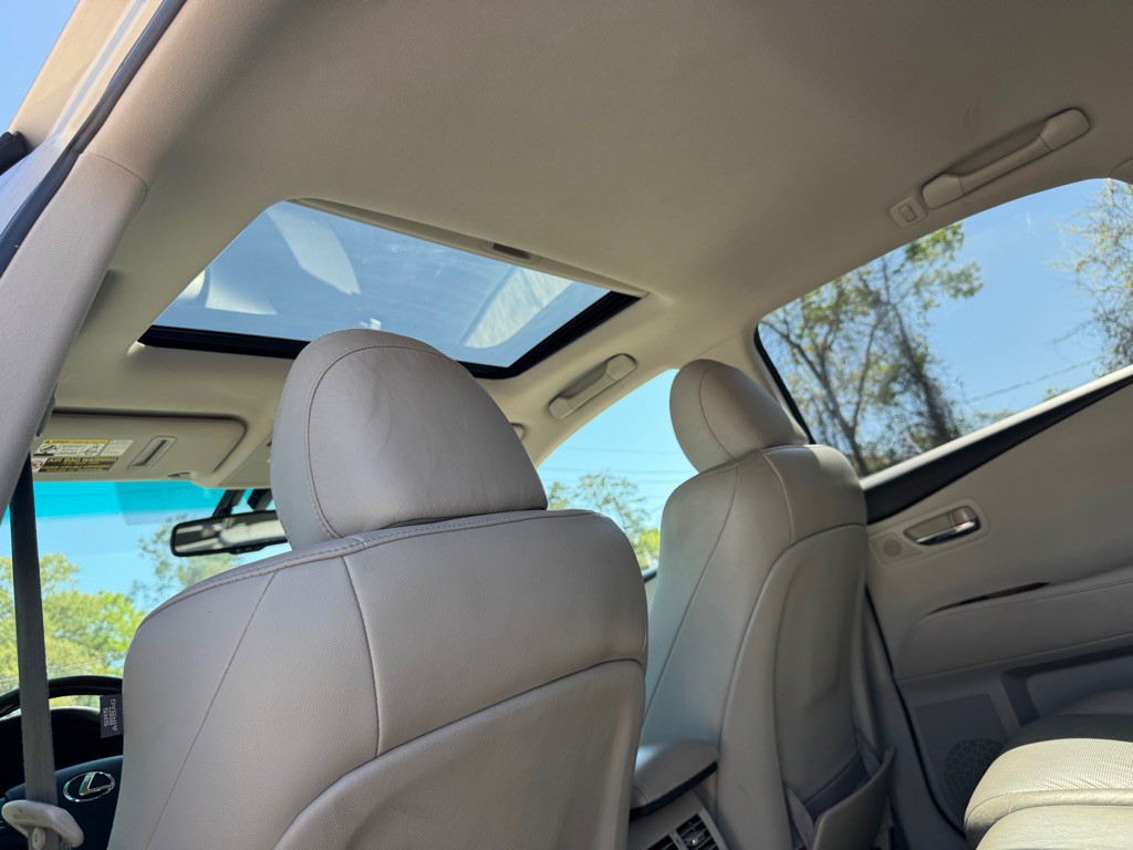 2010 Lexus RX Image 16