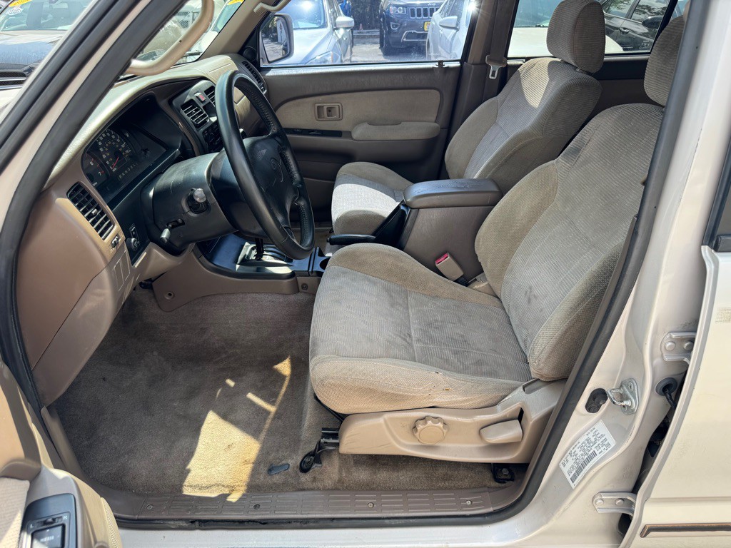 2000 Toyota 4Runner Image 9