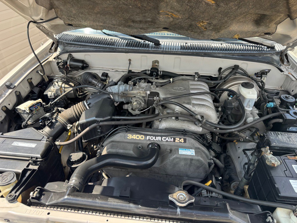 2000 Toyota 4Runner Image 16