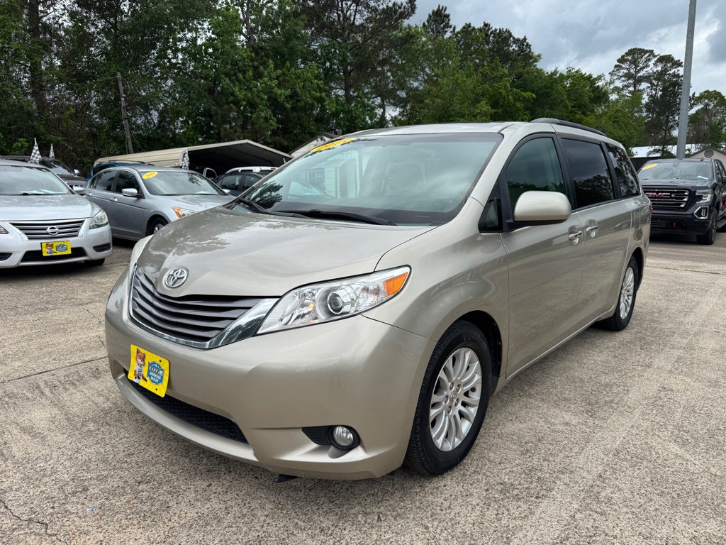 2015 Toyota Sienna Image 3