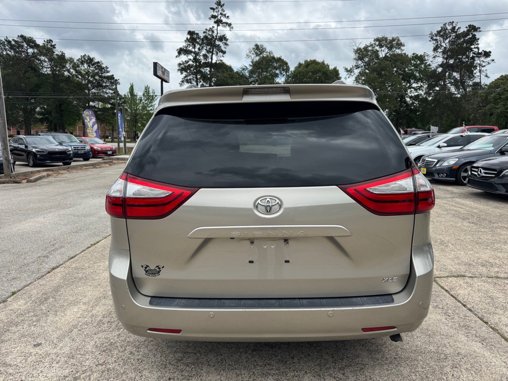 2015 Toyota Sienna Image 7