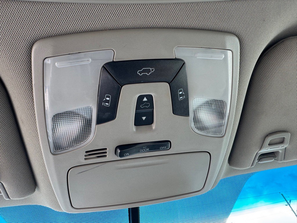 2015 Toyota Sienna Image 18