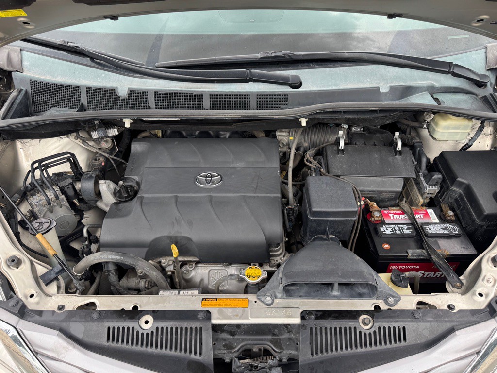 2015 Toyota Sienna Image 20